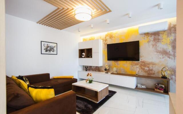 Romantic getaway at West Residence