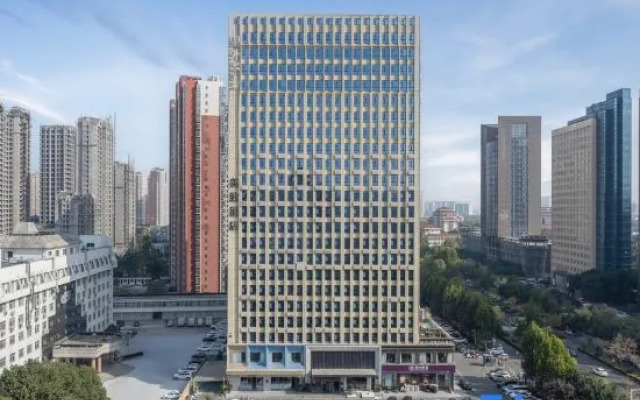Licheng Hotel (Zhumadian Municipal Government Hualong International Branch)