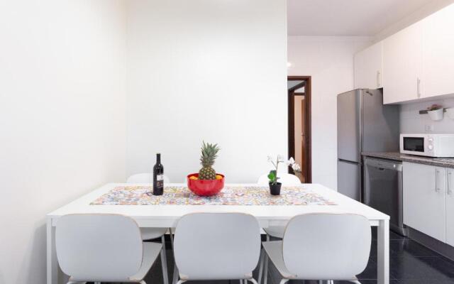 Deluxe Bright Flat with Netflix by Host Wise