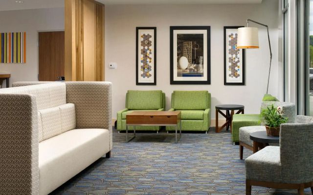 Holiday Inn Express & Suites Altoona by IHG