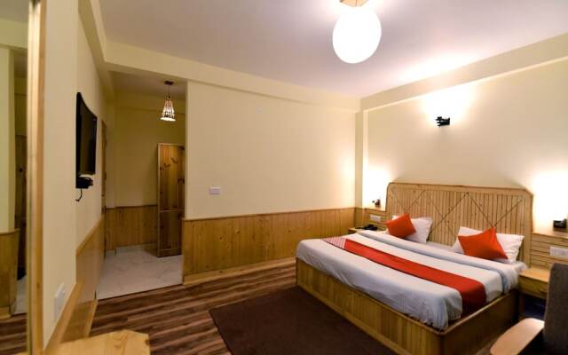 OYO 12735 The Manali Lodge