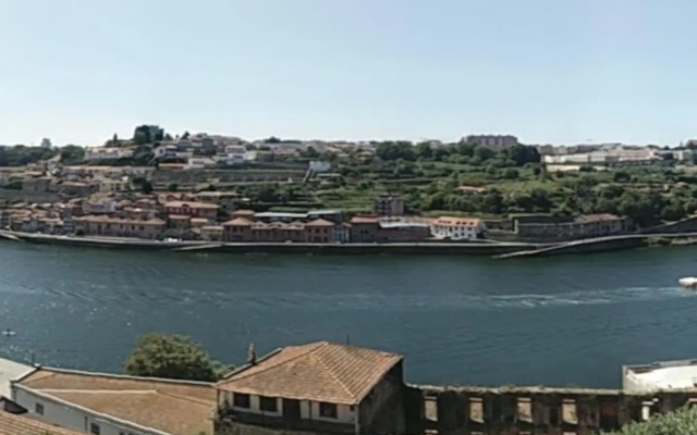 Amazing Riverside Balcony 2Br Apartment