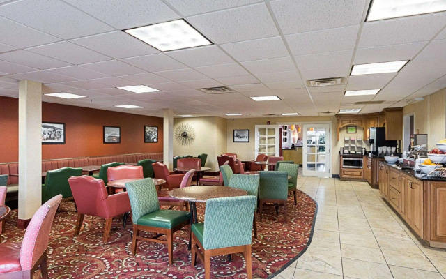 Comfort Suites Airport
