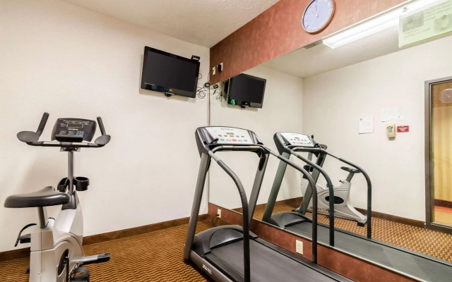 Quality Inn & Suites Manhattan