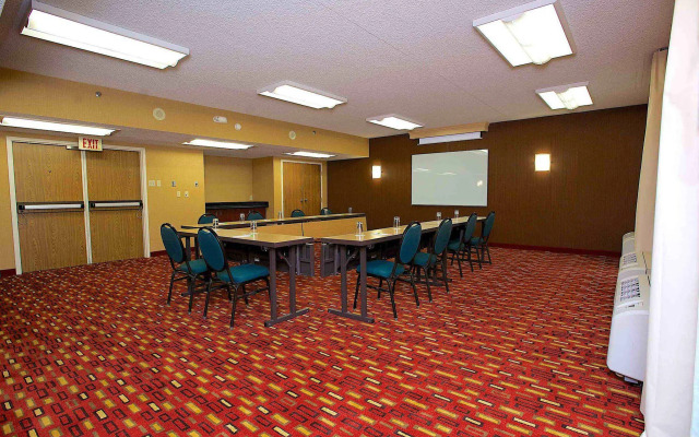 Courtyard by Marriott Dallas-Fort Worth/Bedford