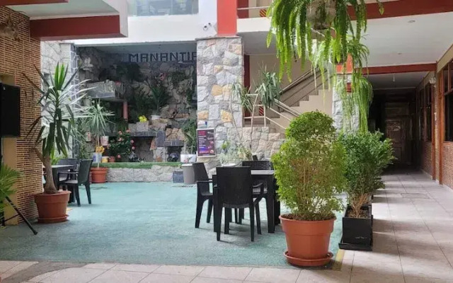 Hotel Manantial