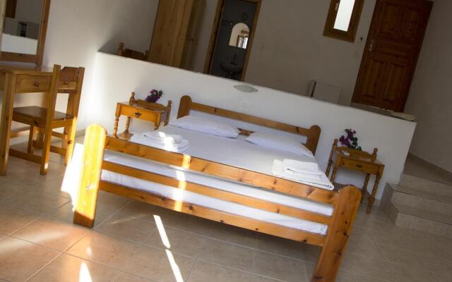 Perigiali Rooms & Apartments Folegandros