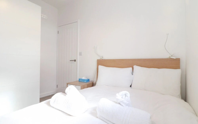 1 Queensway Gardens