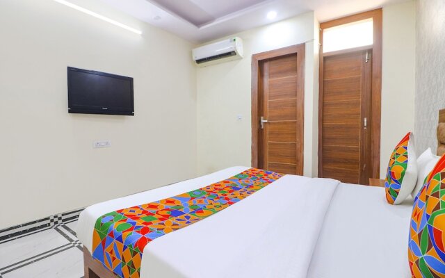 Fabhotel Starlight