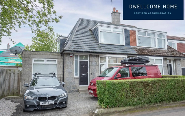 Find "DWELLCOME HOME Ltd" site for 10oo10 assurance from past guests FIVE DOUBLE Bedroom House with 6 beds, 1 King, 3 doubles, 1 small double, 1 single, 100Mbps broadband, drive parking for 2-3 vehicles, free street parking, Miles better than a hotel