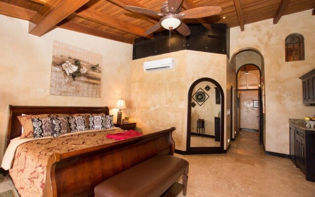 Beachfront Luxury condo with 2 swimming pool