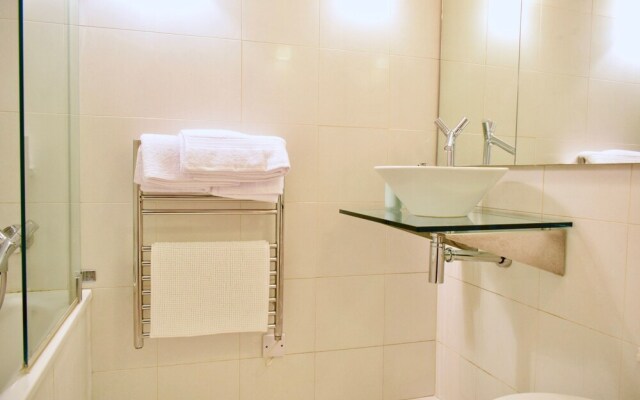Elegant Mezzanine Studio Flat in Belsize Park