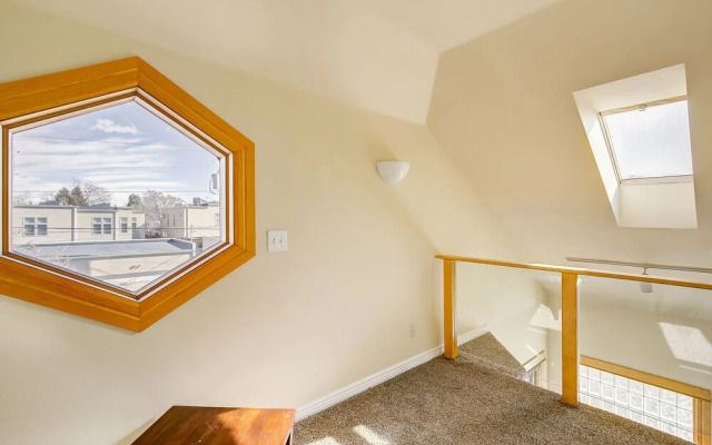Walk to Tennyson & 32nd Ave! Sleeps 8!