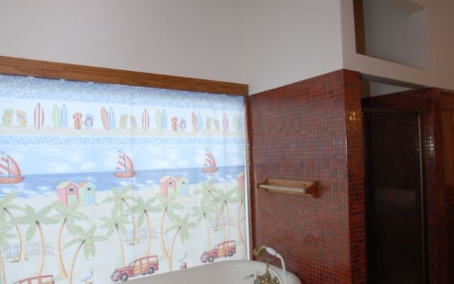 Alvarado Place 68105 by RedAwning