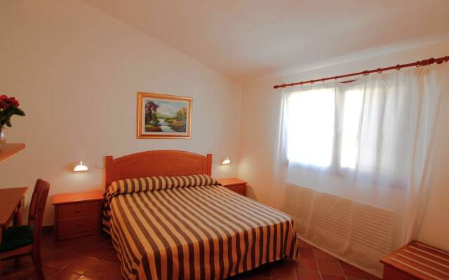 Comfortable Home With Terrace, Located in Nature