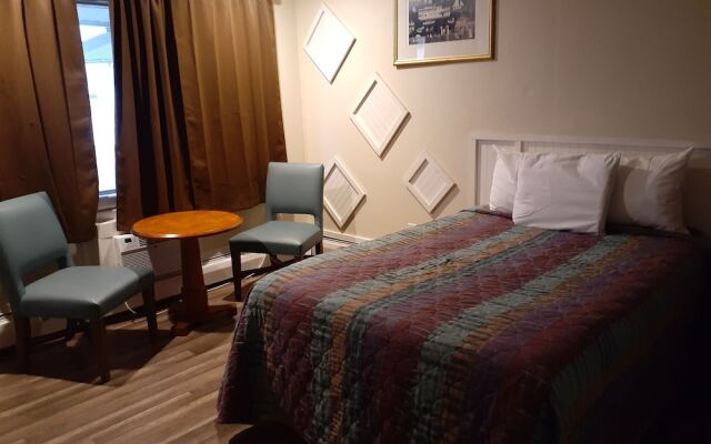 Town Line Inn