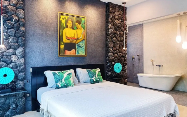 Stylish 3br Pool Villa Walk to Beautiful Naiyang Beach