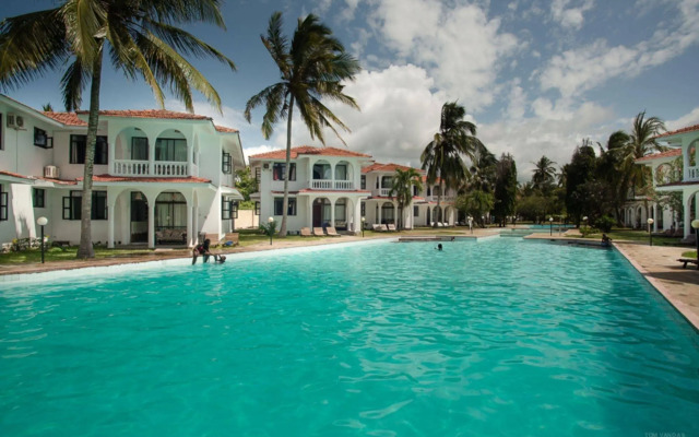 Bahari Dhow Beach Villas