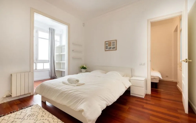Stunning 4BR Apart in Sagrada Familia