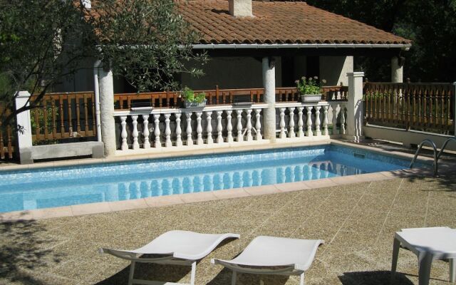 Charming Holiday Home in Draguignan with Swimming Pool