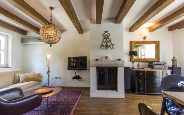 Stunning Home in Liznjan With Sauna, Wifi and 4 Bedrooms