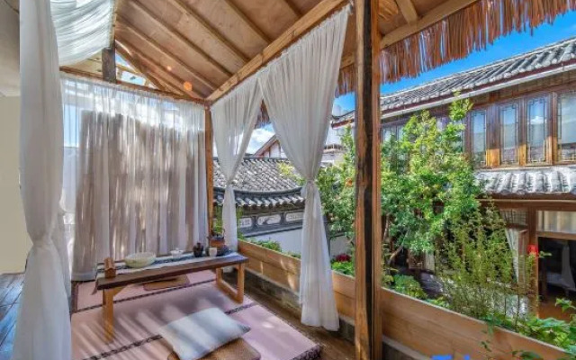 Just to wait for your chain inn (Lijiang Ancient City Wuyi Street Store)