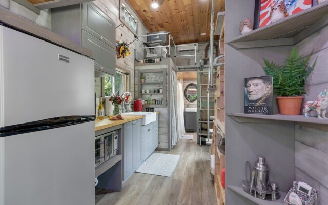 Stunning Modern Tiny Home W/grill