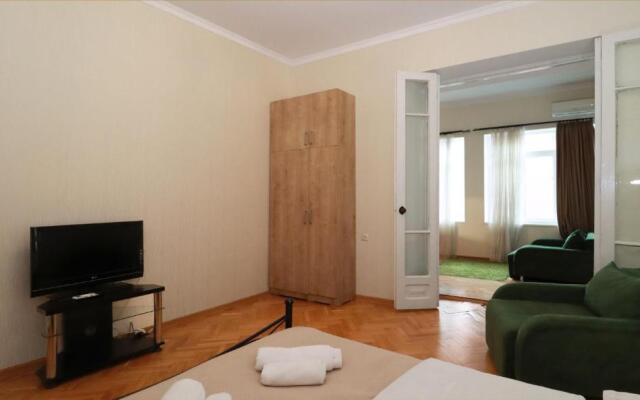 Bright and cozy 1BR apt in the heart of Tbilisi