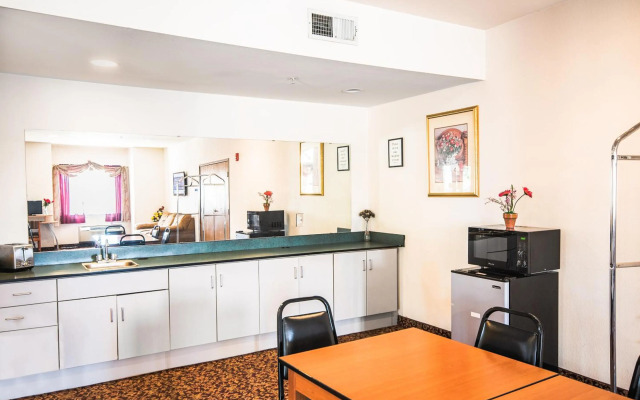 Econo Lodge Inn & Suites Mesquite - Dallas East