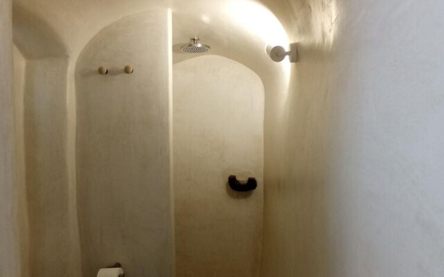 Sisyphus House in Santorini