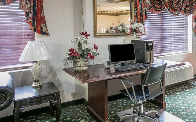 Rodeway Inn & Suites