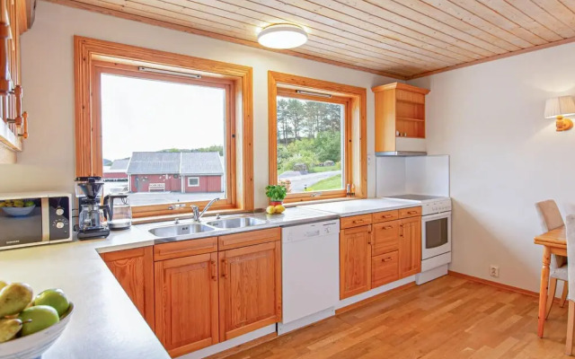 Nice Home in Farsund With 5 Bedrooms and Wifi