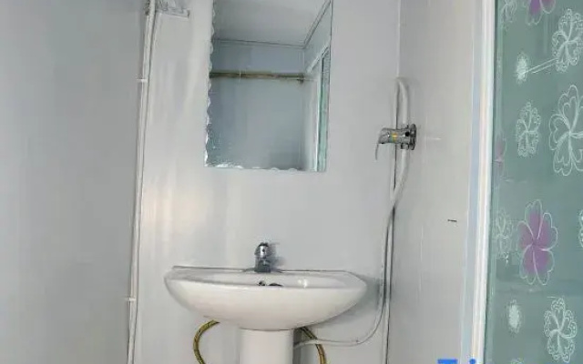 Huantai grand yue business hotel