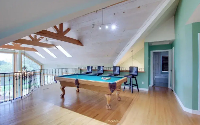 Lakefront Algoma Home w/ Deck, Grill & Fireplace
