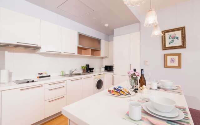 Serviced 1 Bed Panoramic Skyvillas