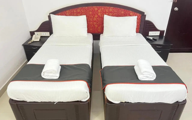 Hotel Gee Bee Palace