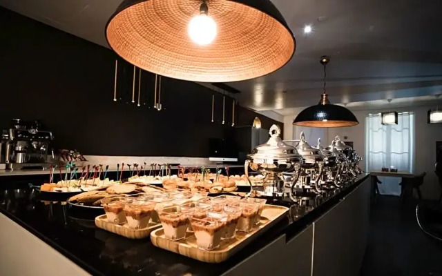 Venue C , Luxury 6 Bedroom Mansion