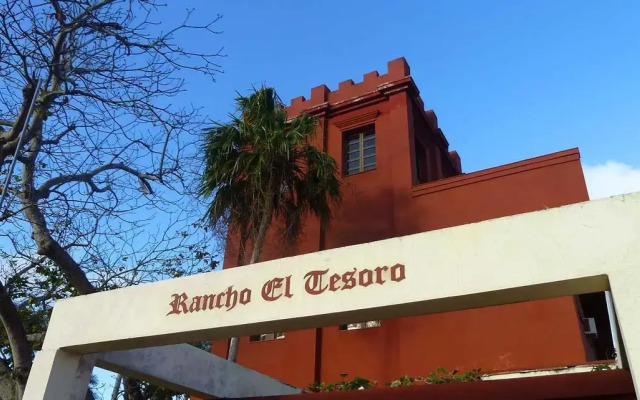 Hotel Rancho el Tesoro
