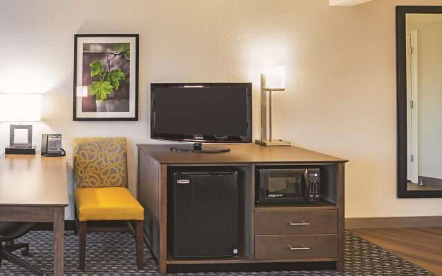 La Quinta Inn & Suites by Wyndham Fort Worth North