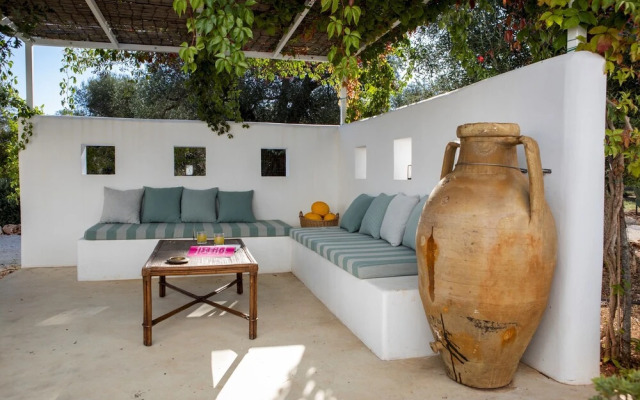 Traditional Trullo la Specchia