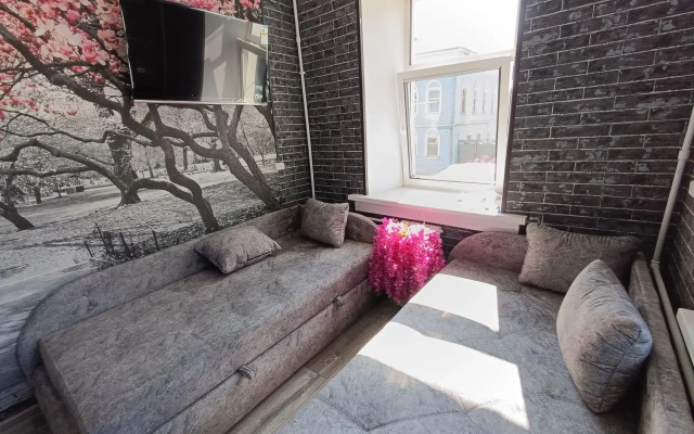 Апартаменты на Октябрьской Революции, 235