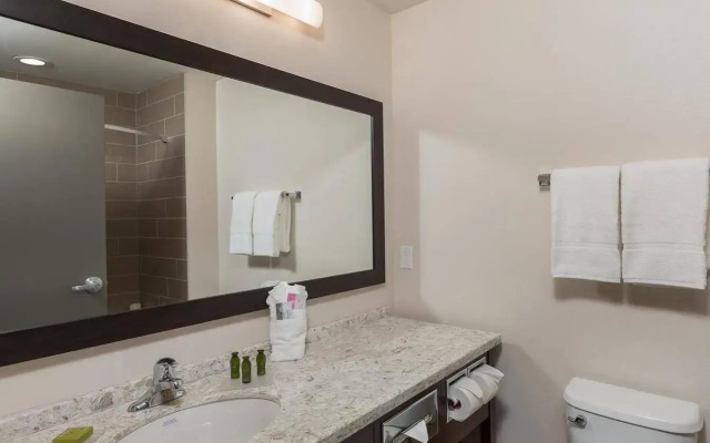 Best Western Plus Chestermere Hotel