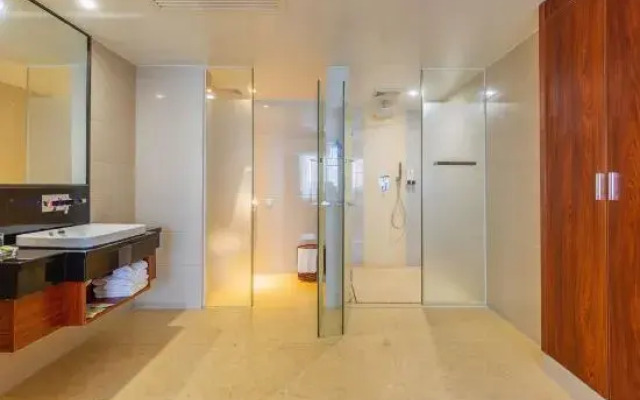 Yinglun Holiday Hotel