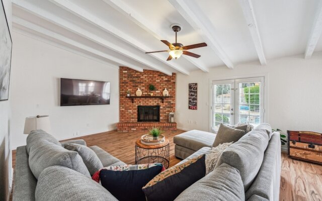 Kathleen House 4 Bedroom Home by RedAwning