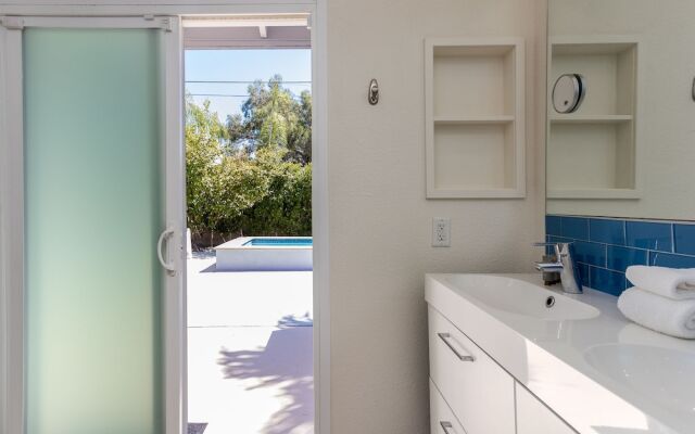 Celebrity Hideaway at Movie Colony East