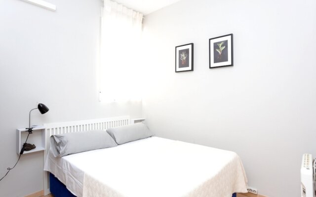 Apartment with 2 Bedrooms in Madrid, with Wifi