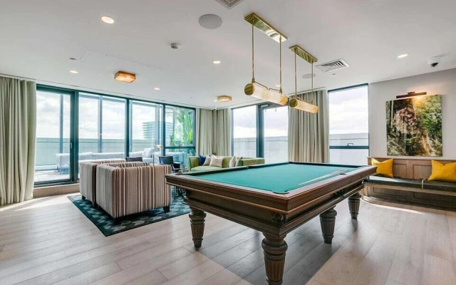 Charles Hope Apartment Canary Wharf