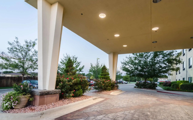 Comfort Suites Salina South