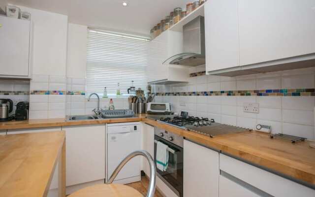 Stunning 3 Bedroom House With Garden in Battersea