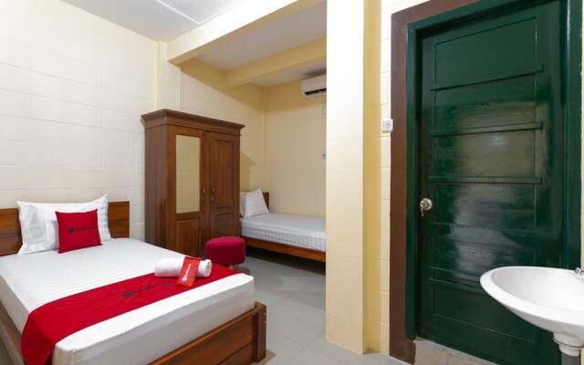 RedDoorz Syariah near Titik Nol Yogyakarta